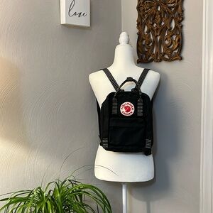 NWOT Fjallraven Kanken Mini - Black w/ striped straps